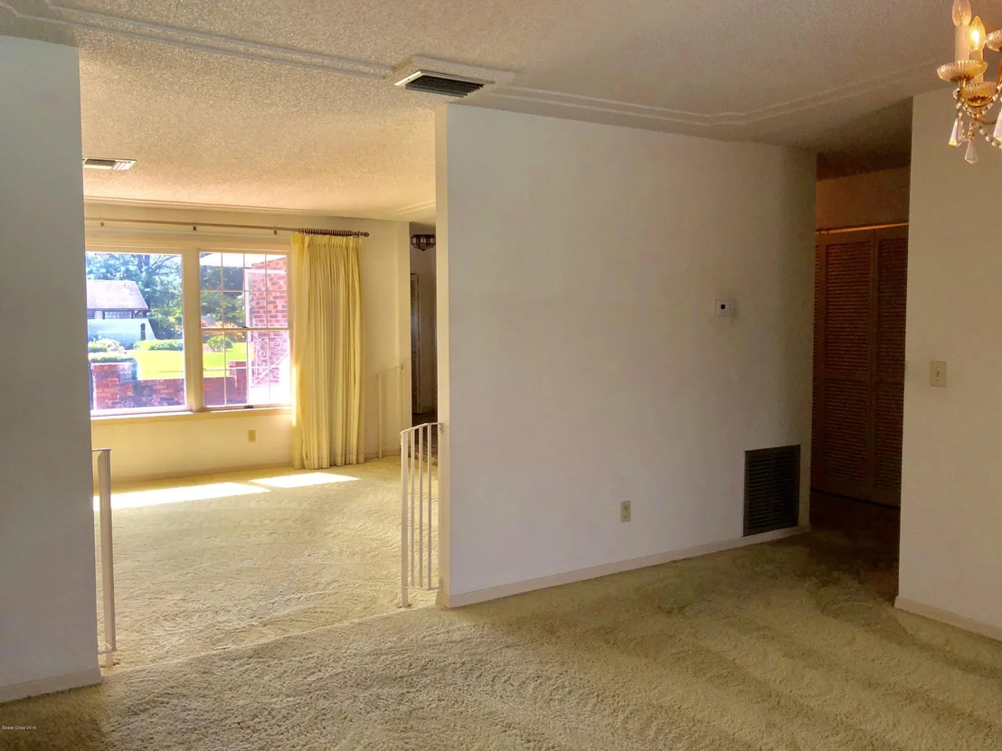 Photo of 1481 Meadowbrook Road NE
