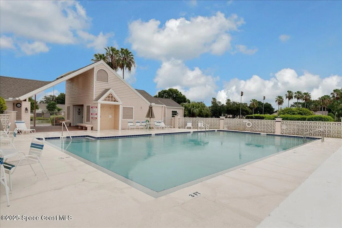 Photo of 883 Ridge Lake Drive