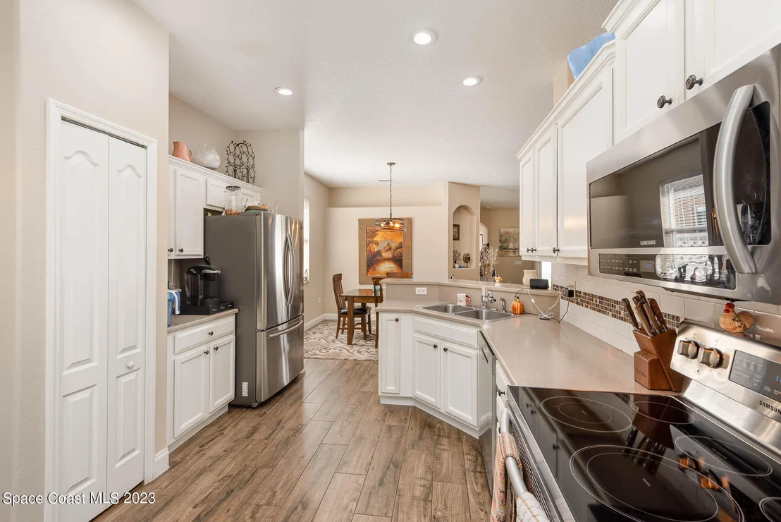 Photo of 402 Waterside Circle