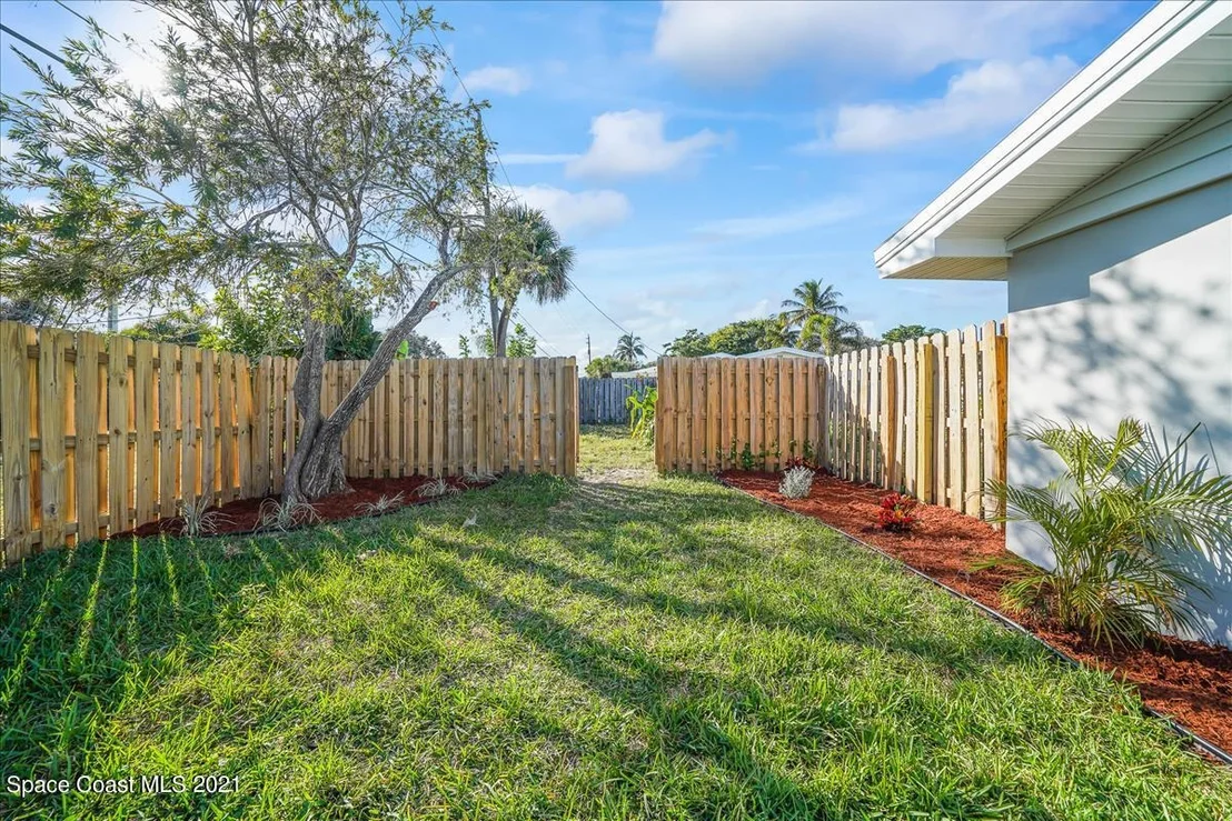 Photo of 445 Bahama Drive
