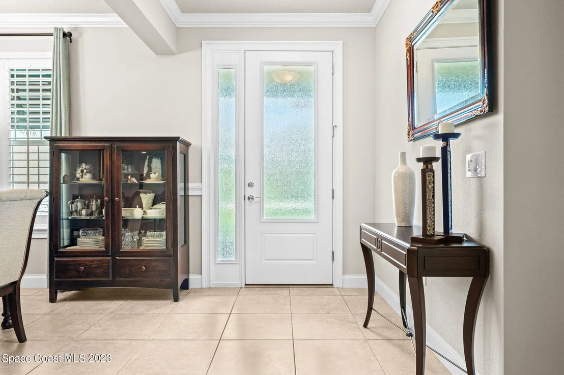Photo of 2037 Windbrook Drive SE