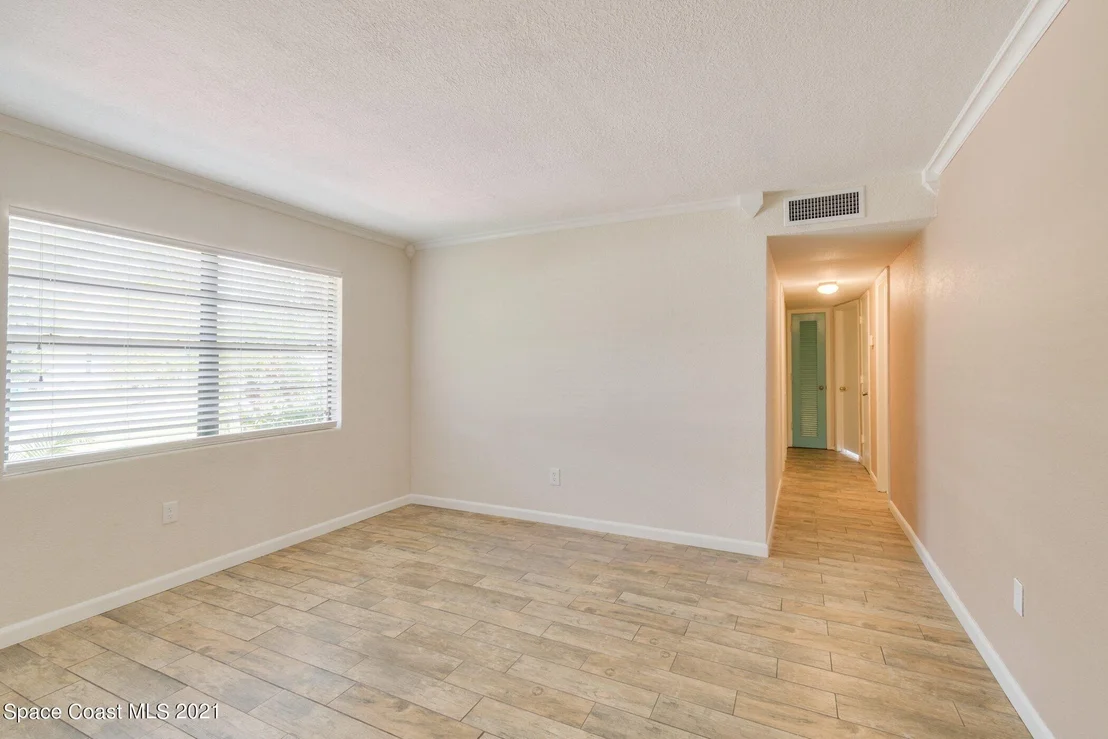 Photo of 1933 Oakwood Drive