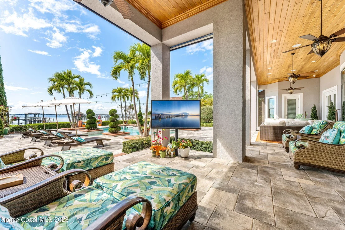 Photo of 3000 N Riverside Drive