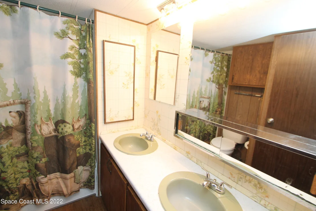 Photo of 2522 Amberly Road NE