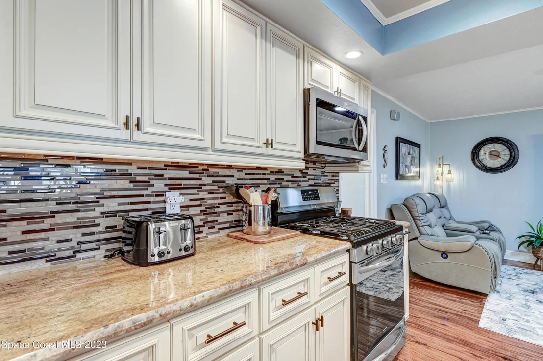 Photo of 405 Thrush Drive