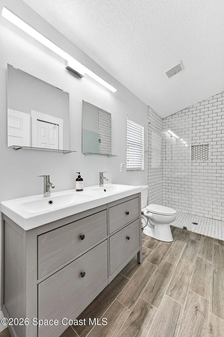 Photo of 2453 Addington Circle