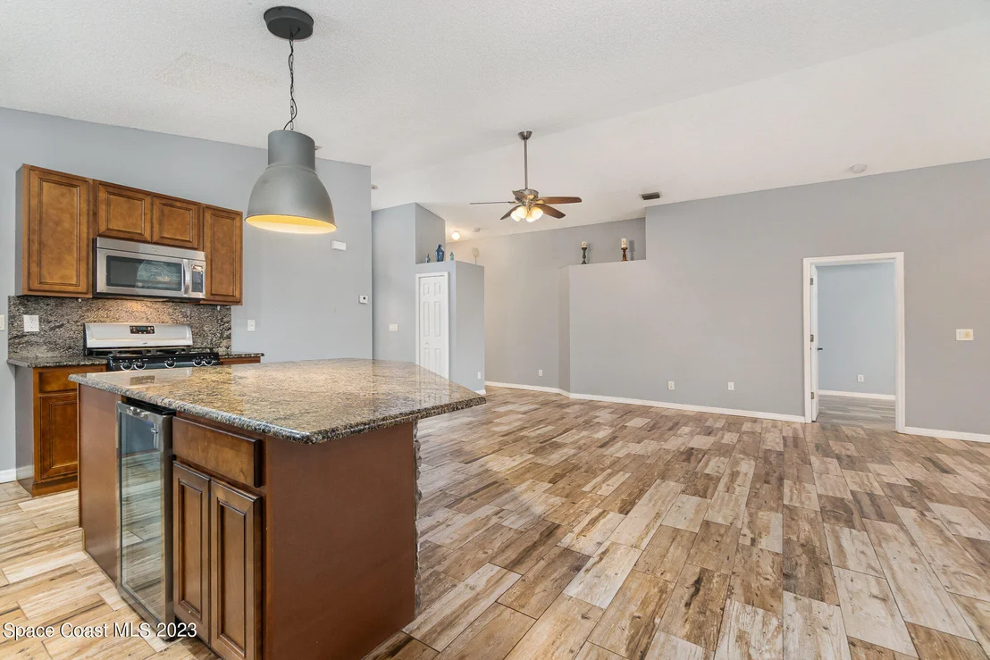 Photo of 2901 Saint James Lane