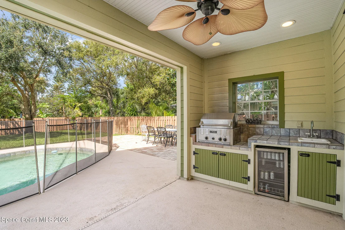 Photo of 320 2nd Avenue