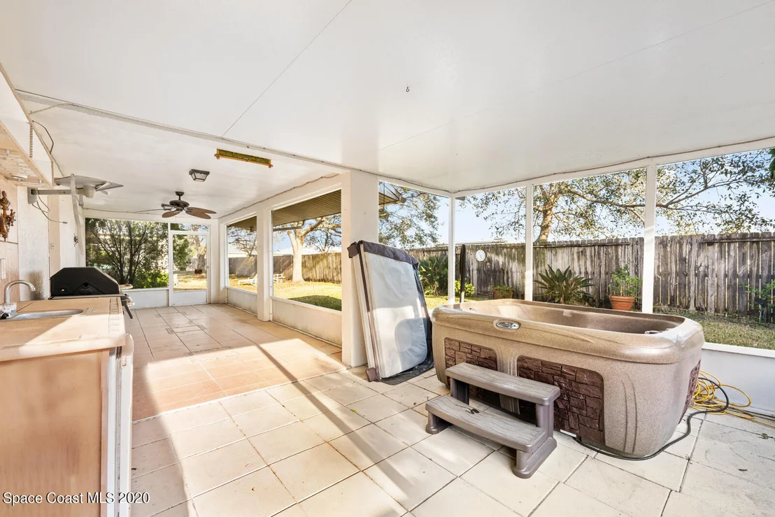 Photo of 1111 White Oak Circle