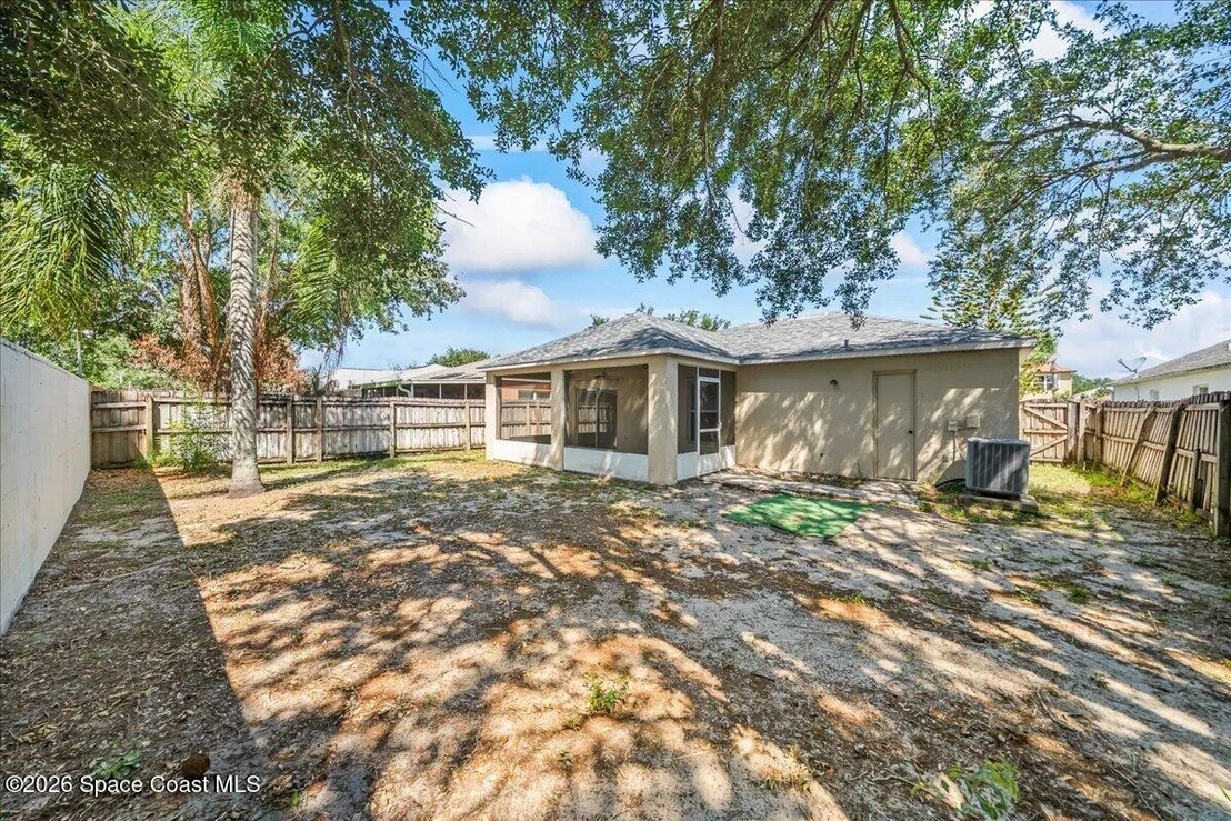 Photo of 1281 White Oak Circle