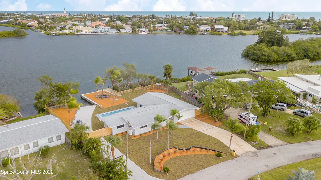 Photo of 77 W Bay Drive