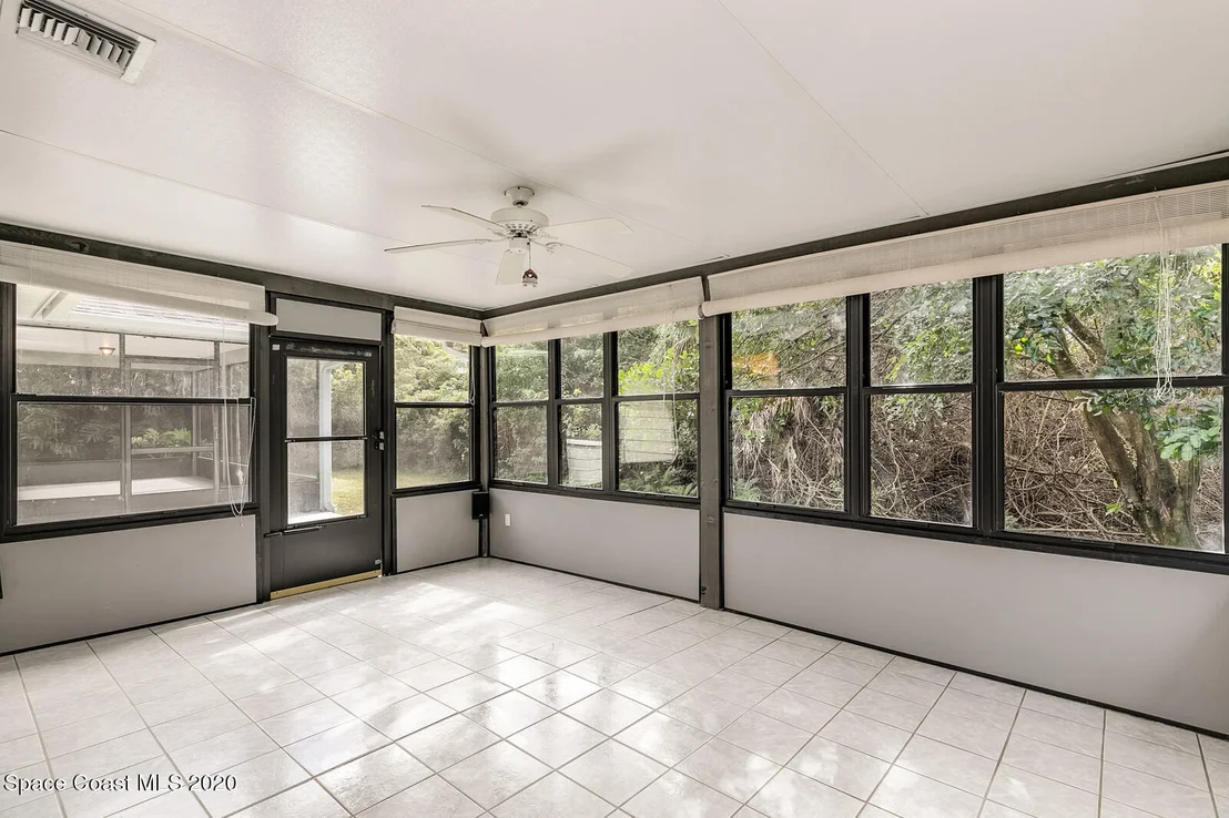 Photo of 2590 Coral Way