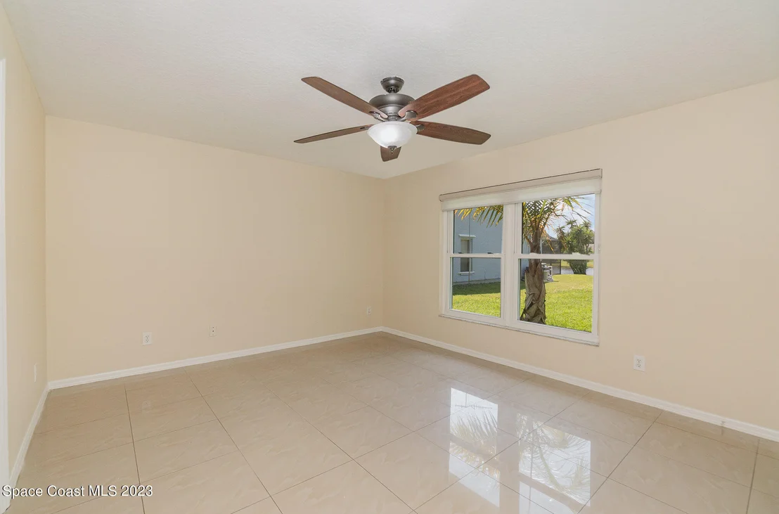 Photo of 4354 South Lakes Circle