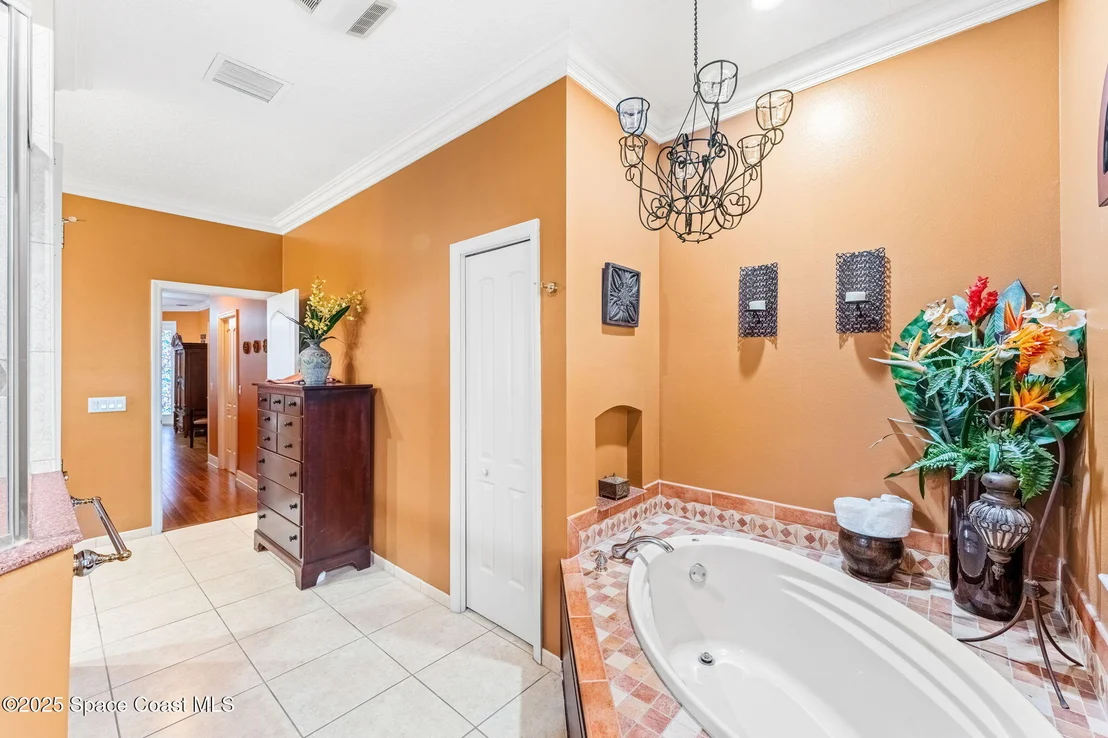 Photo of 4443 Long Lake Road