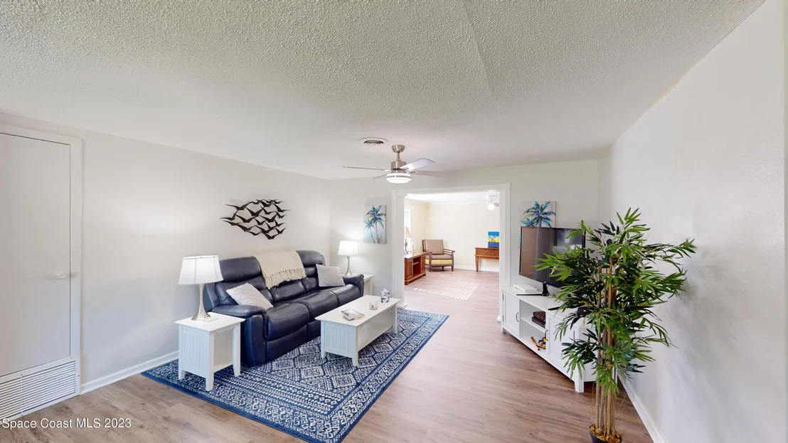 Photo of 1045 Green Road
