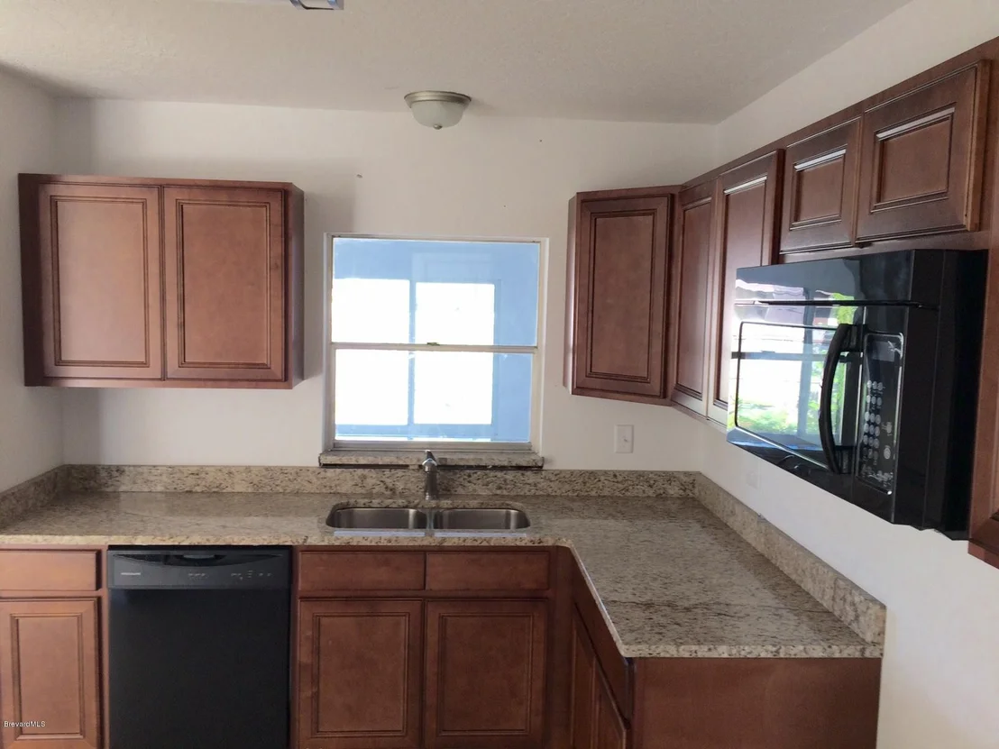 Photo of 768 Bianca Drive NE