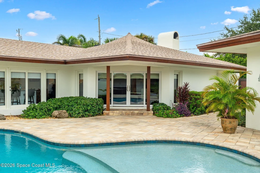 Photo of 207 Riverside Drive
