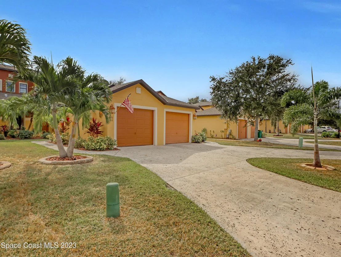 Photo of Unit 103 at 990 Luminary Circle
