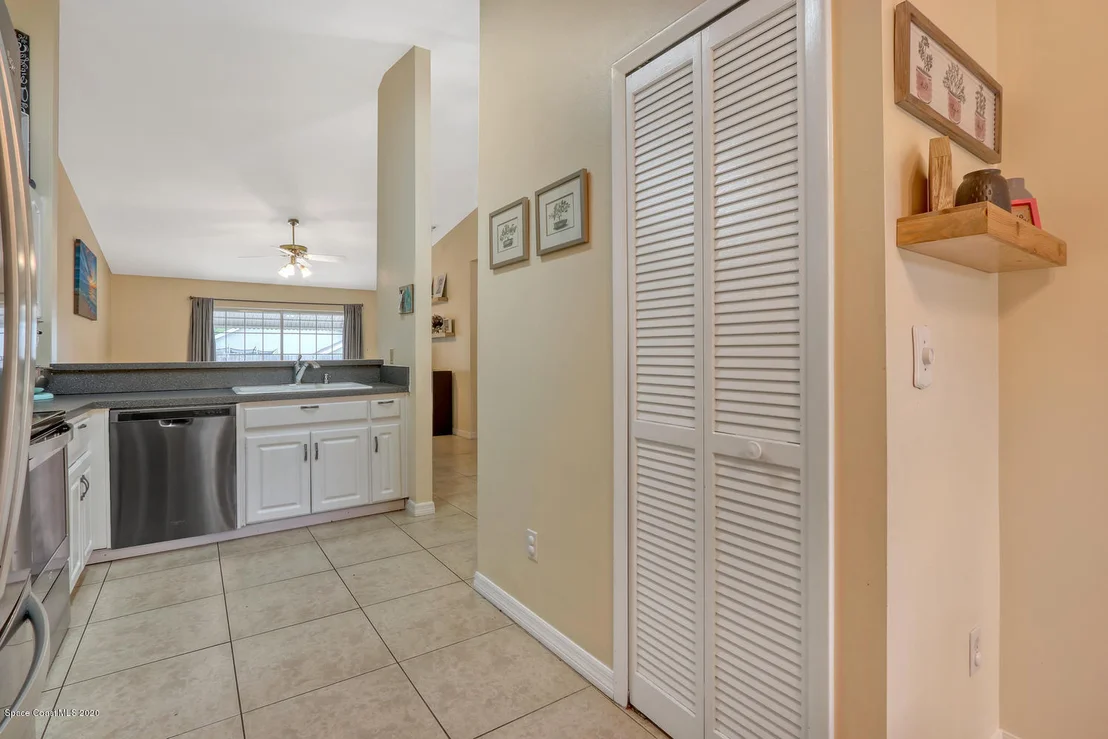Photo of 1034 Abell Circle