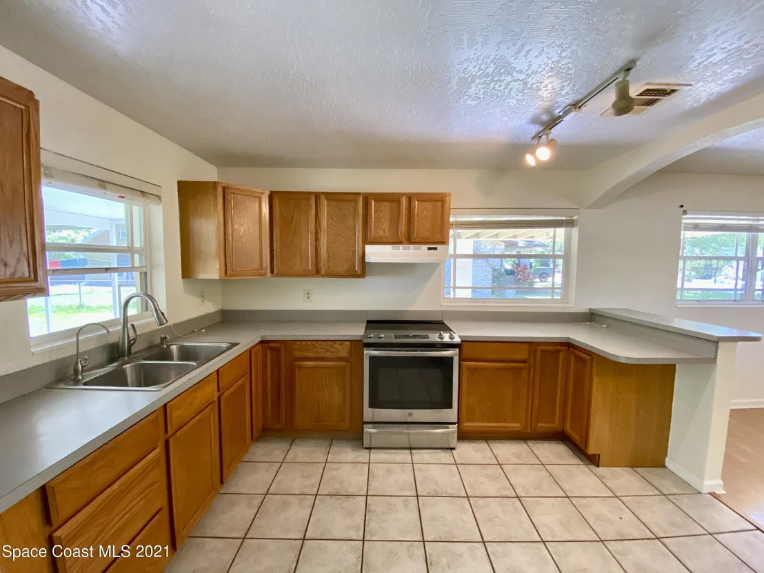 Photo of 2295 Commodore Boulevard