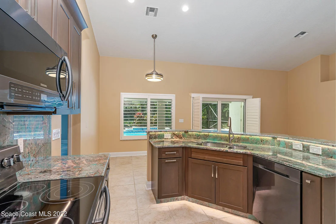 Photo of 6573 Sheridan Road
