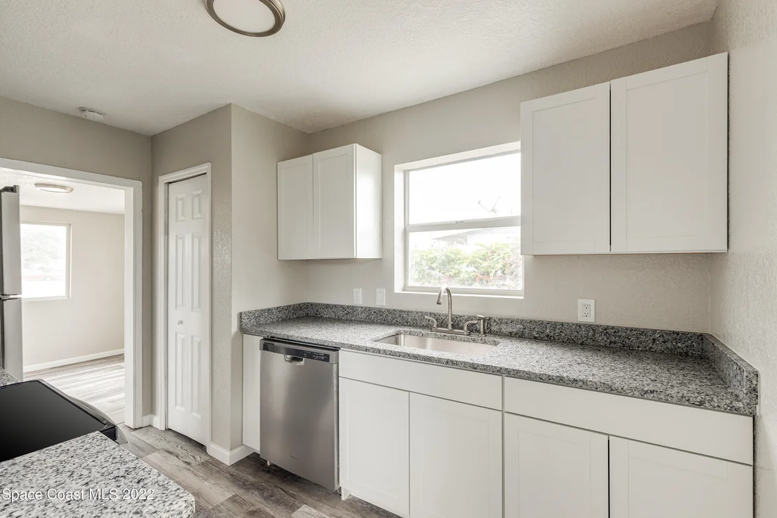 Photo of 883 Bianca Drive NE