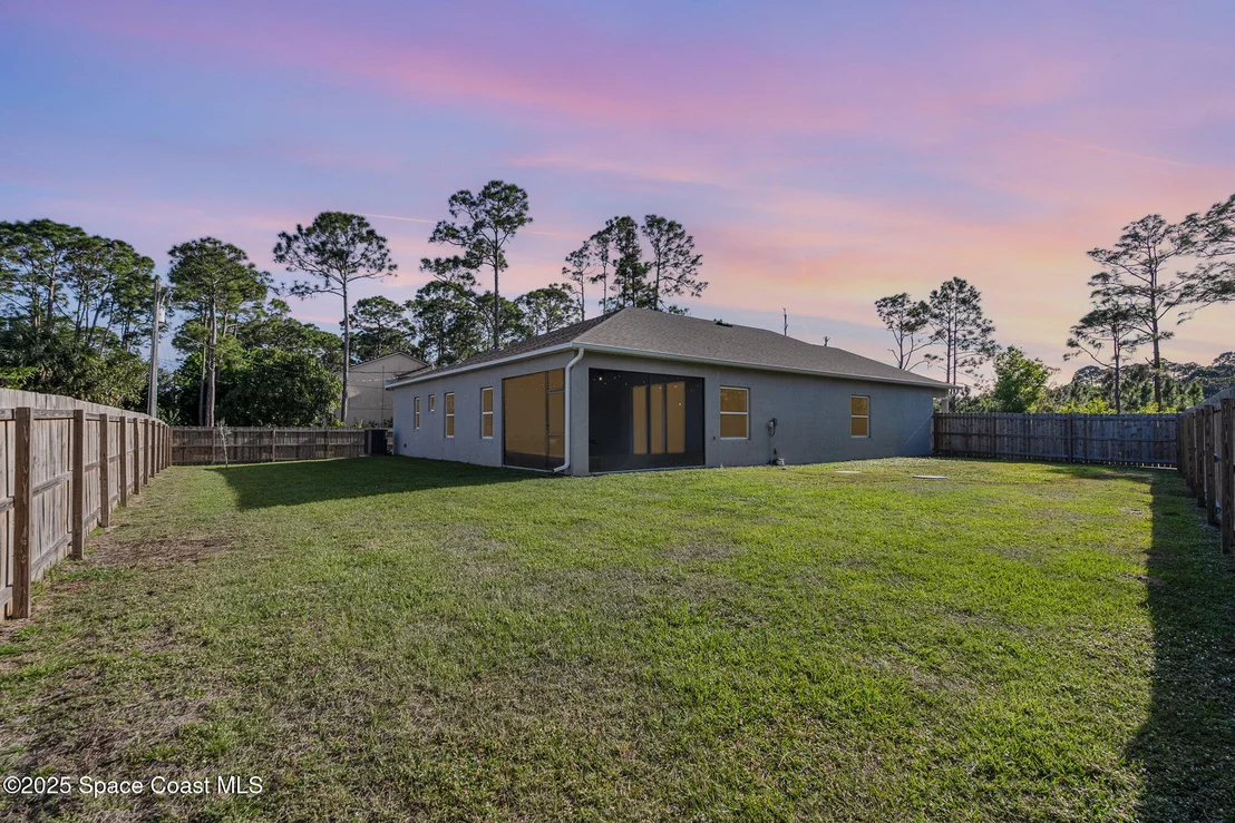 Photo of 2615 Carson Drive SE