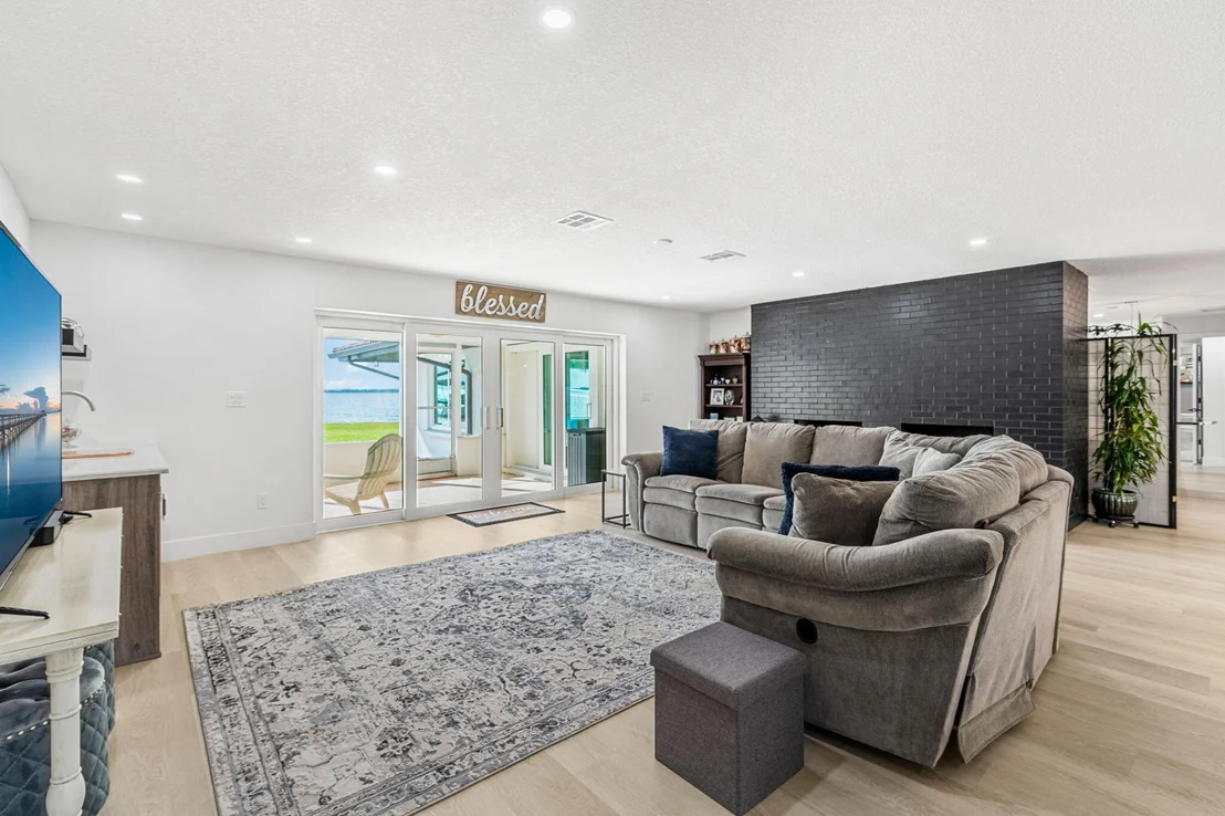 Photo of 100 Riverside Drive