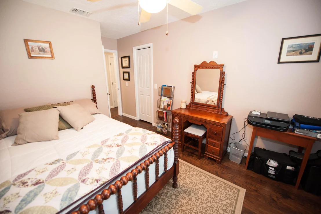 Photo of 4955 Pine Street