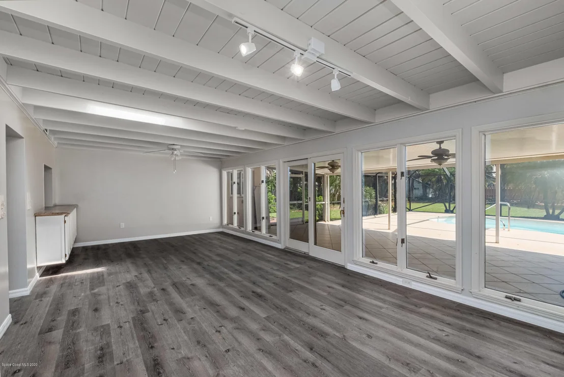 Photo of 405 Sunset Boulevard