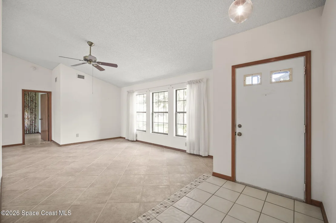 Photo of 1246 Lakeview Drive