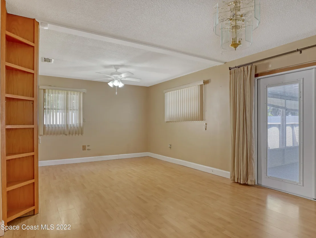 Photo of 916 Kings Post Road