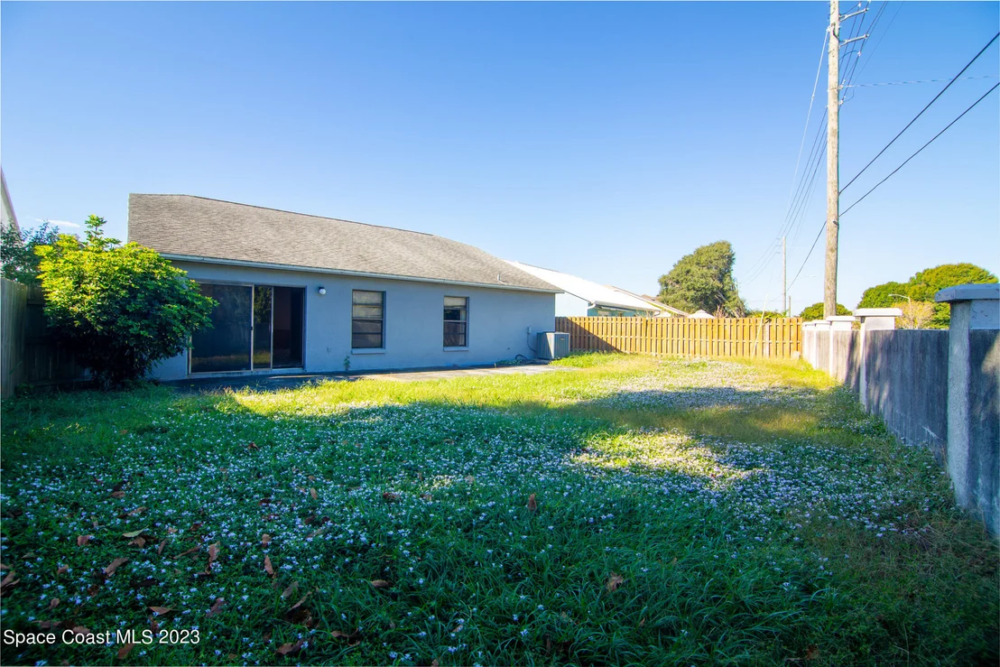Photo of 1816 Clover Circle