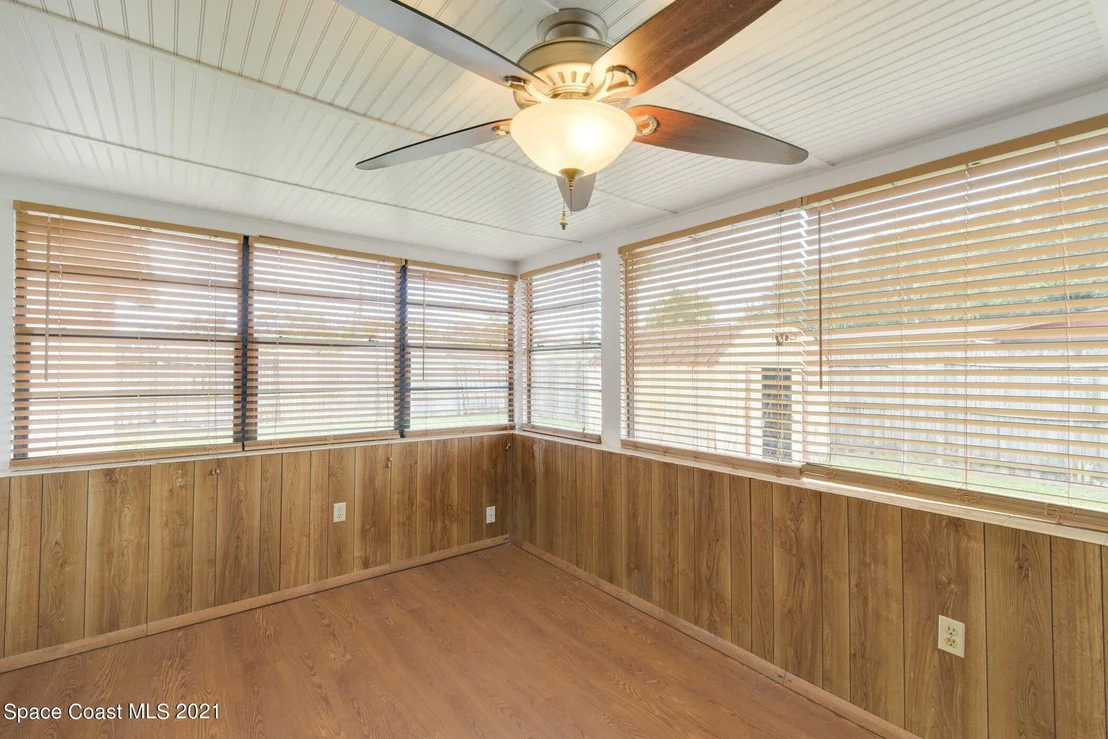 Photo of 1933 Oakwood Drive