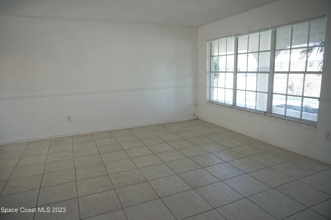 Photo of 748 Angle Street NE