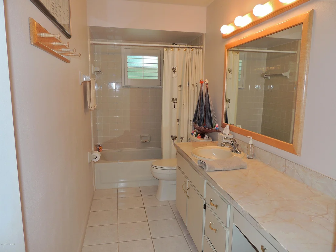 Photo of 1801 Laurel Oak Drive N