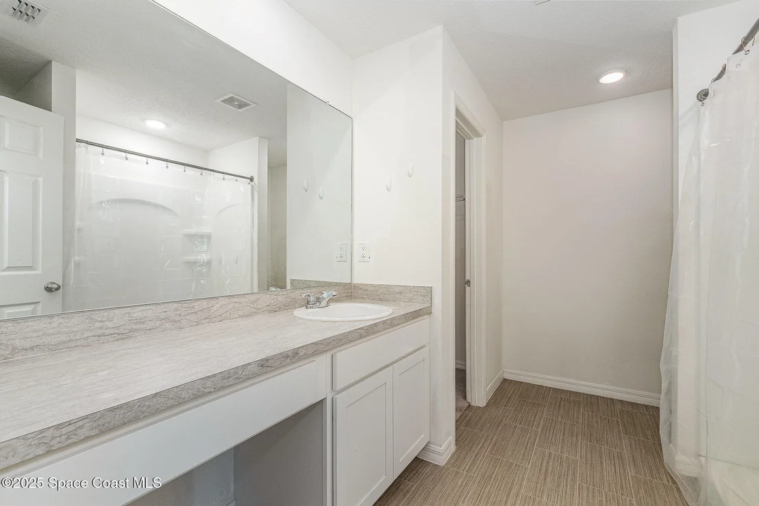 Photo of 2359 Fallkirk Avenue