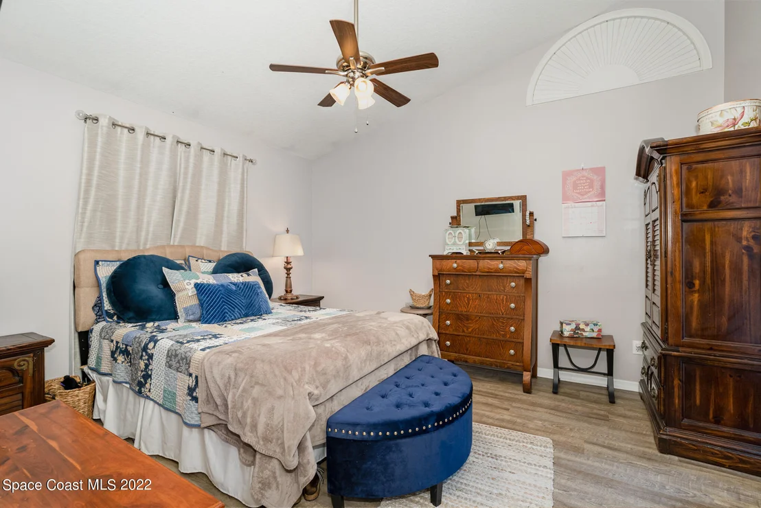 Photo of 5280 Devon Street