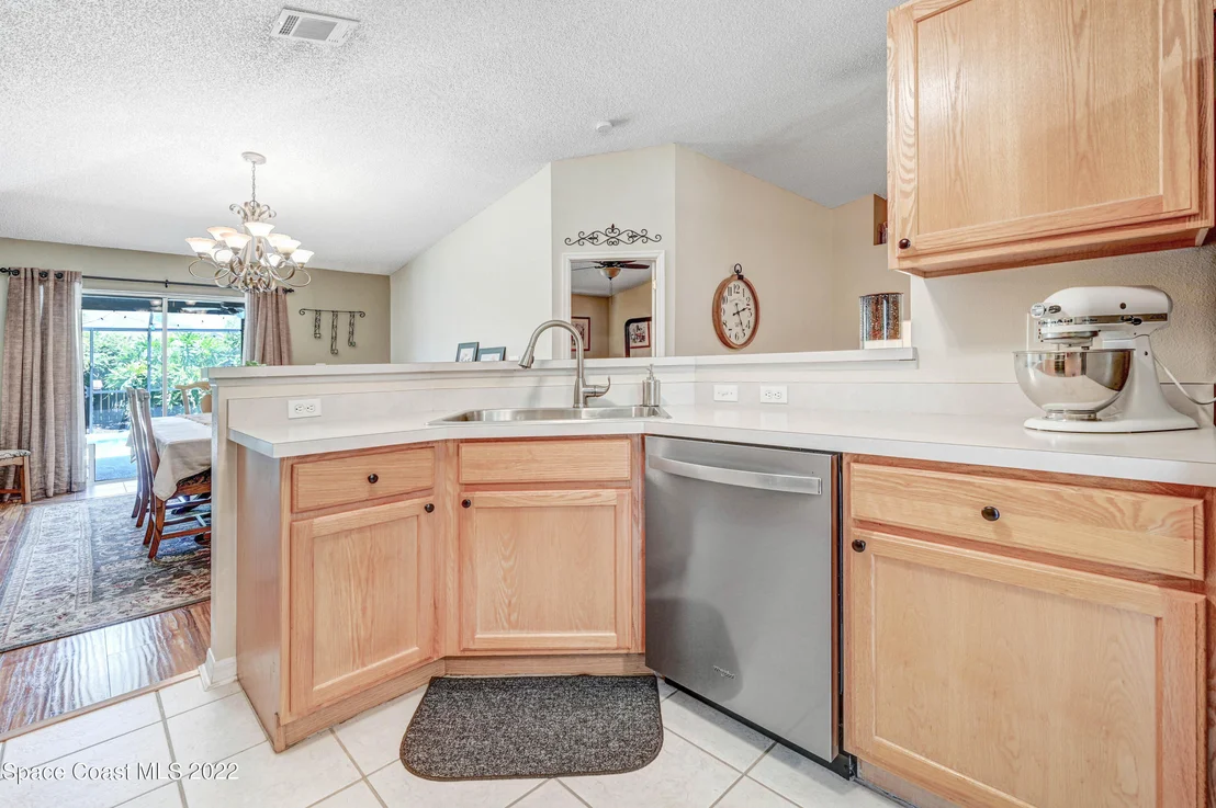 Photo of 1153 White Oak Circle
