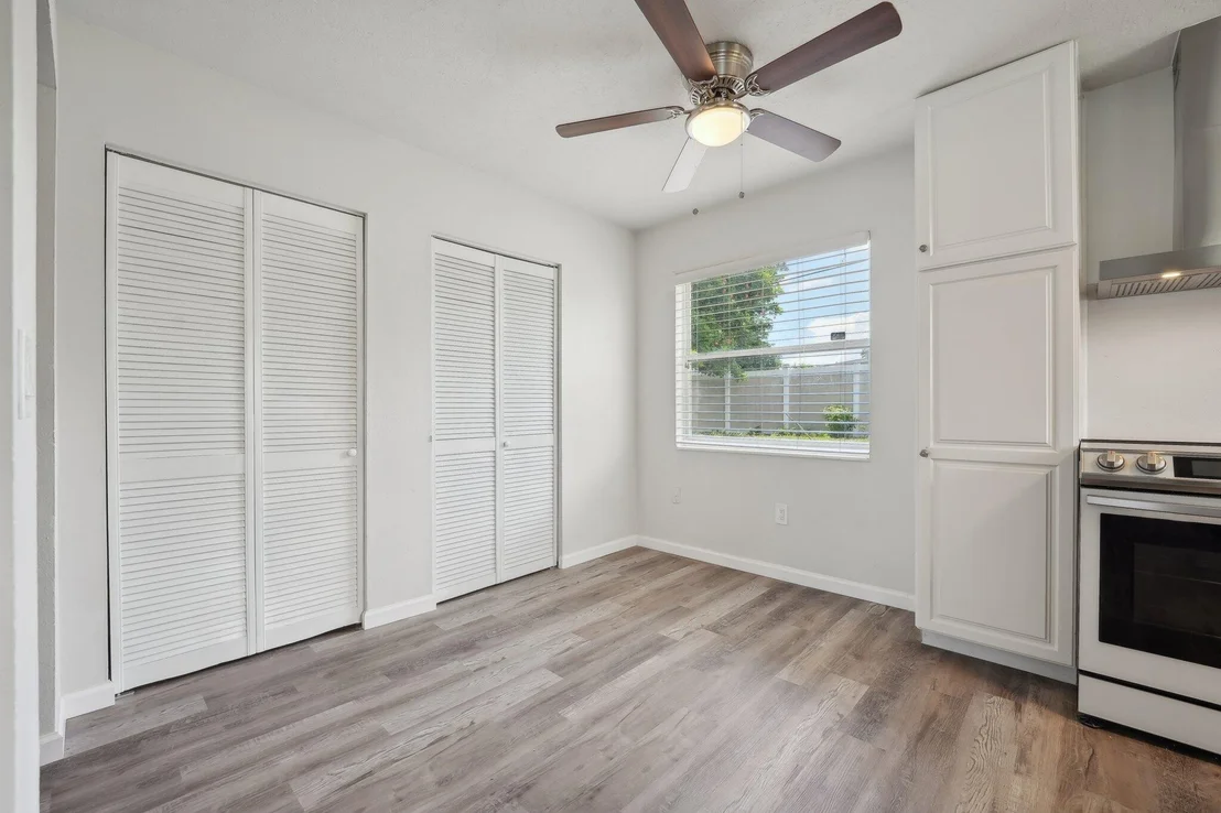 Photo of 3282 Abbott Avenue NE