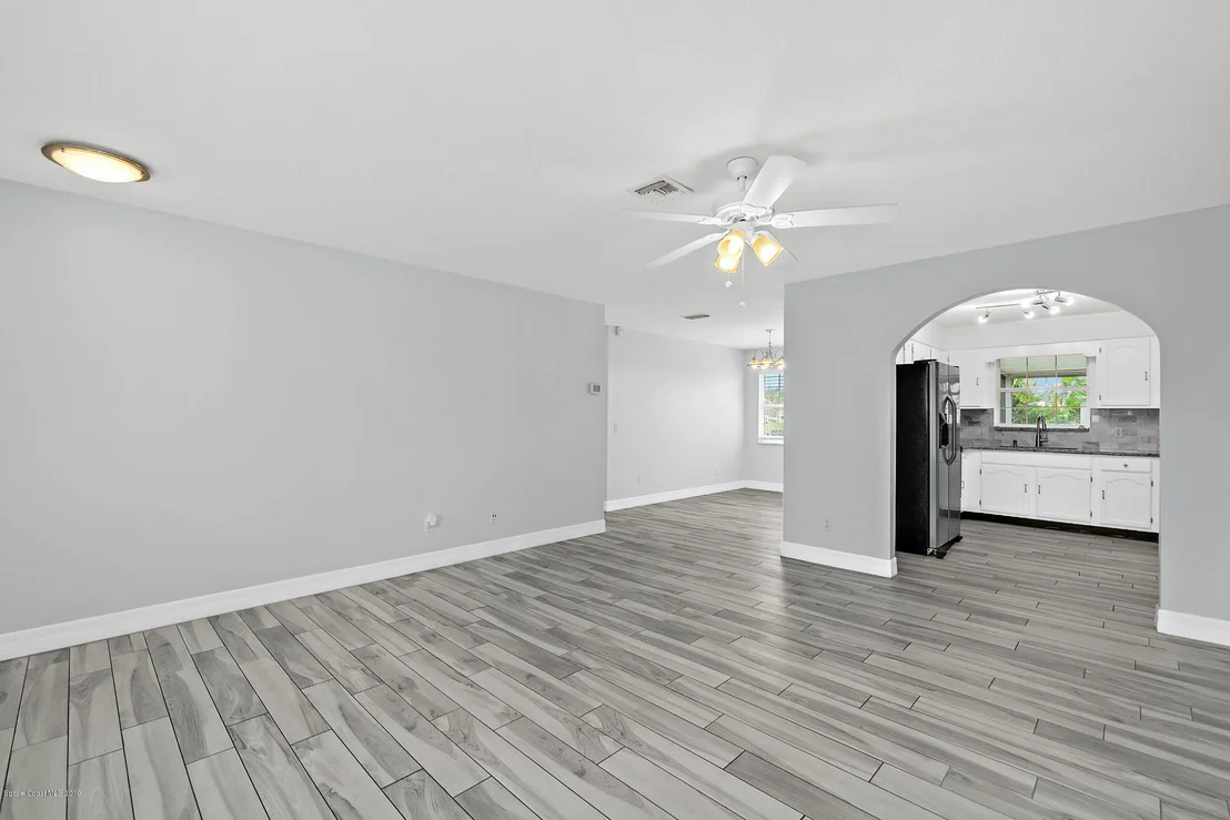 Photo of 818 Heron Road