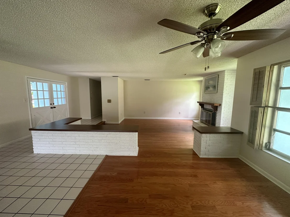 Photo of 319 Meadowood Lane