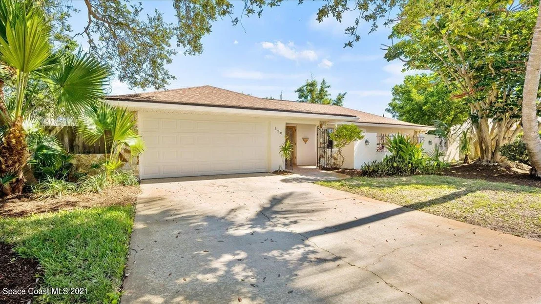 Photo of 528 Solitaire Palm Drive