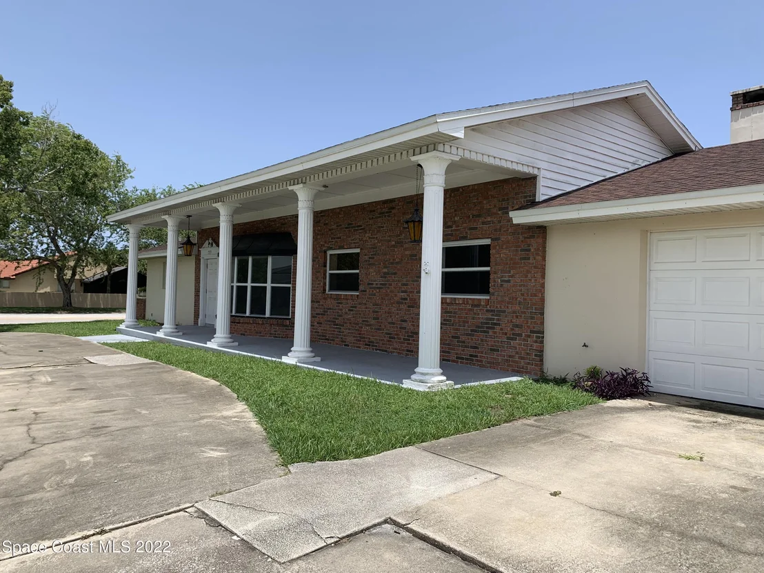 Photo of 799 Pebble Beach Avenue NE