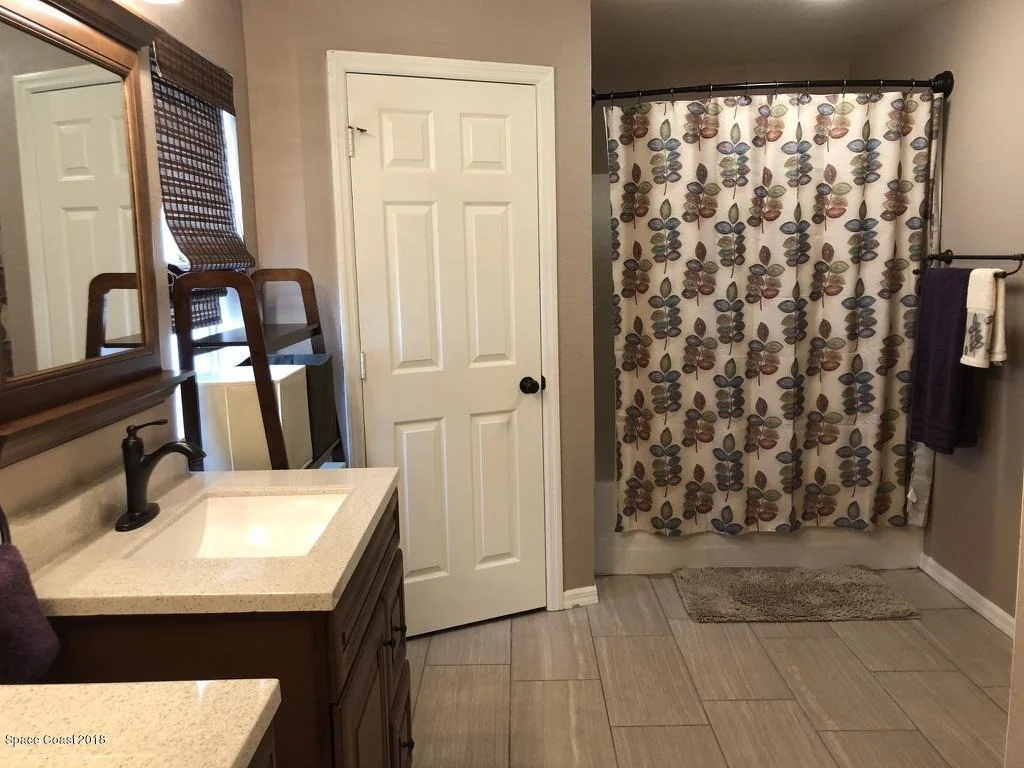 Photo of 941 Hollister Drive
