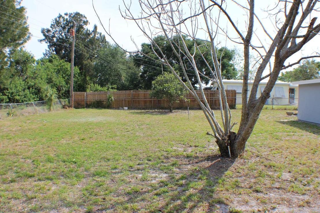 Photo of 1042 Cabot Drive NE