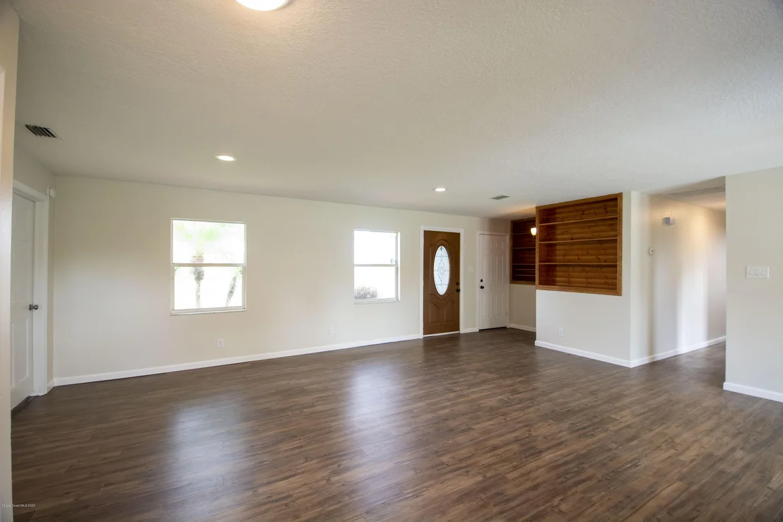 Photo of 401 Paul Washington Place
