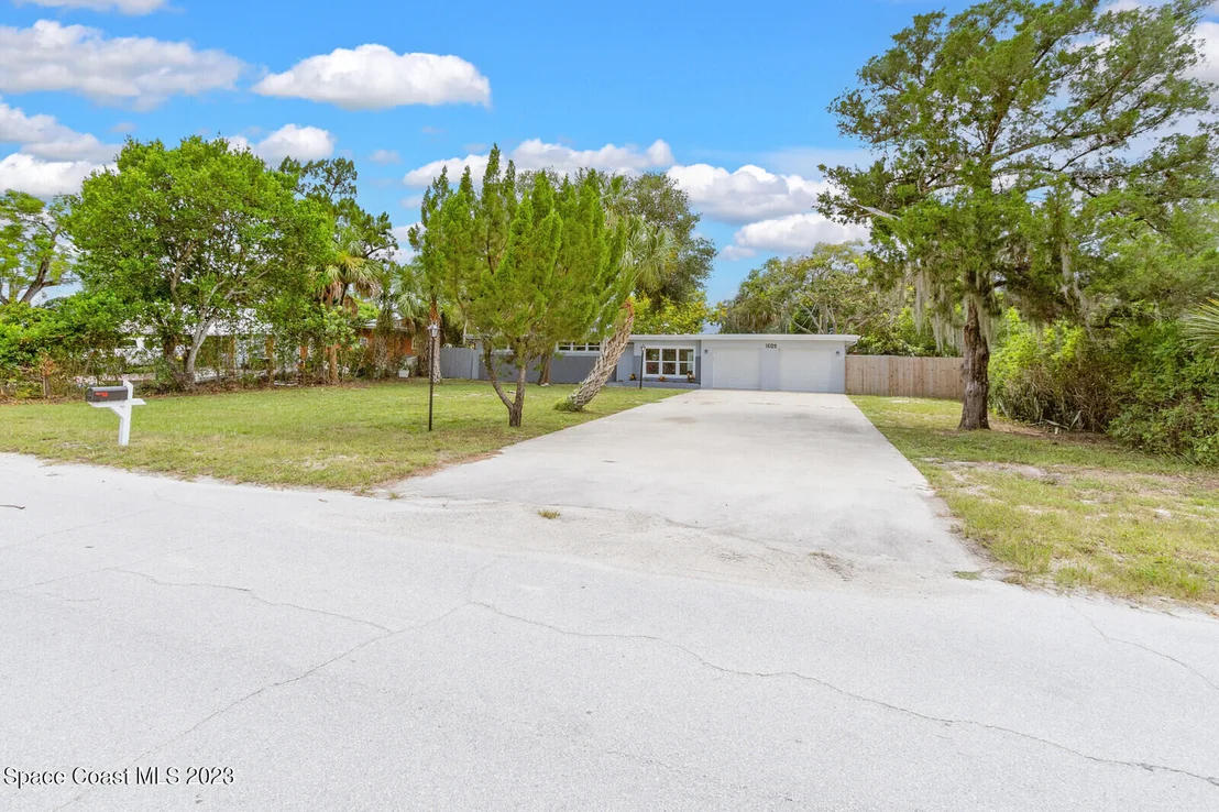 Photo of 1609 Pinecrest Court