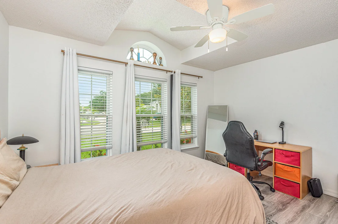 Photo of 1167 White Oak Circle