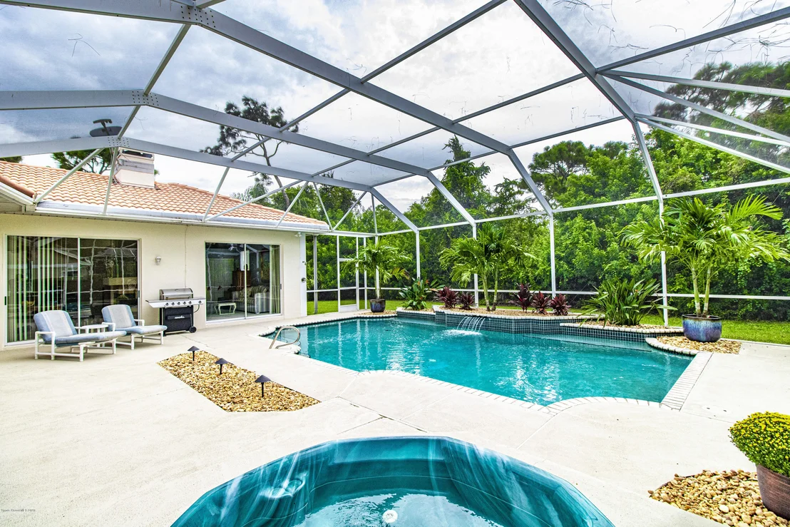 Photo of 735 Glengarry Drive